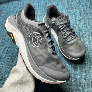 Topo Athletics Ultraventure 4 Trail Running Shoes in Grey Men's Size 11 Sneakers